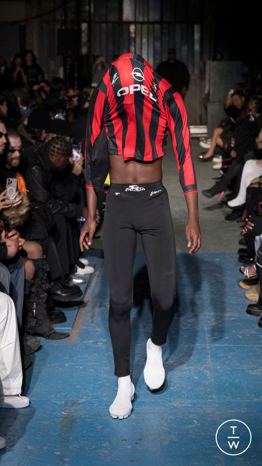 Fashion Week Paris Spring/Summer 2025 look 12 from the Prototypes collection 男装