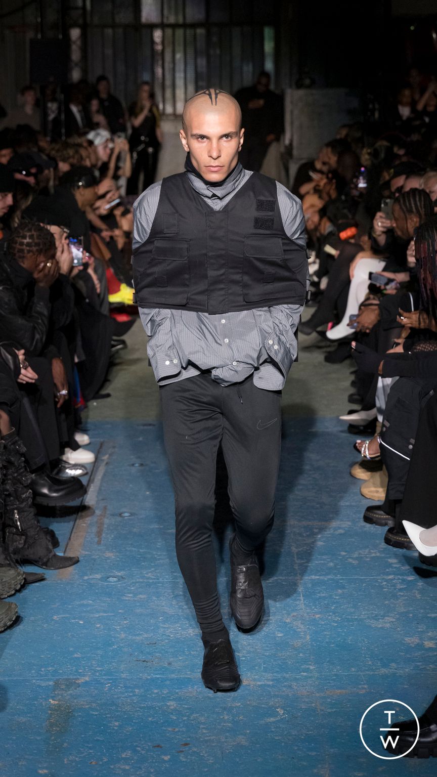 Fashion Week Paris Spring-Summer 2025 look 20 from the Prototypes collection 男装