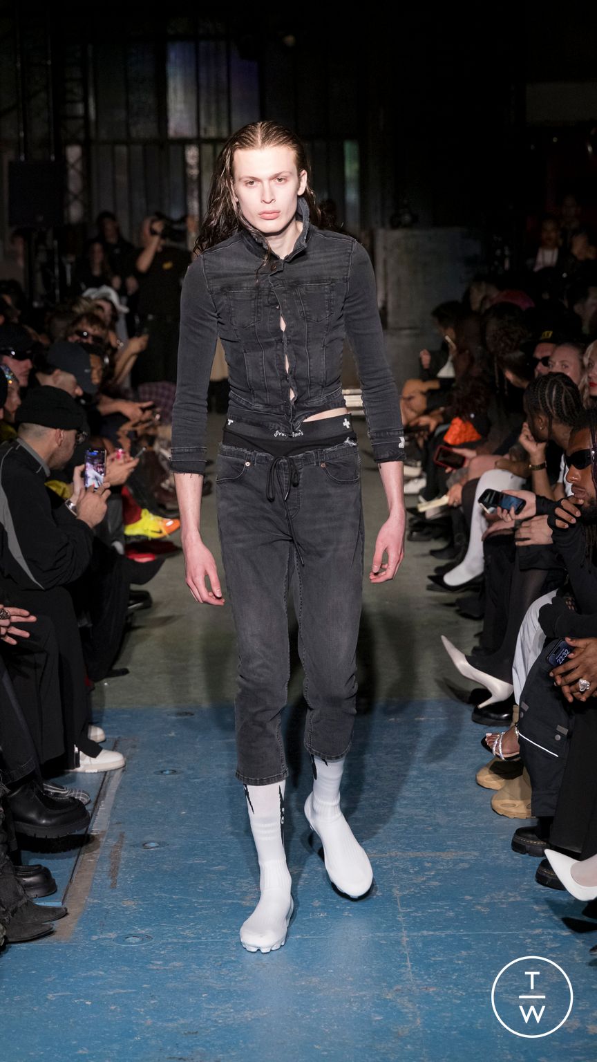 Fashion Week Paris Spring-Summer 2025 look 33 from the Prototypes collection menswear