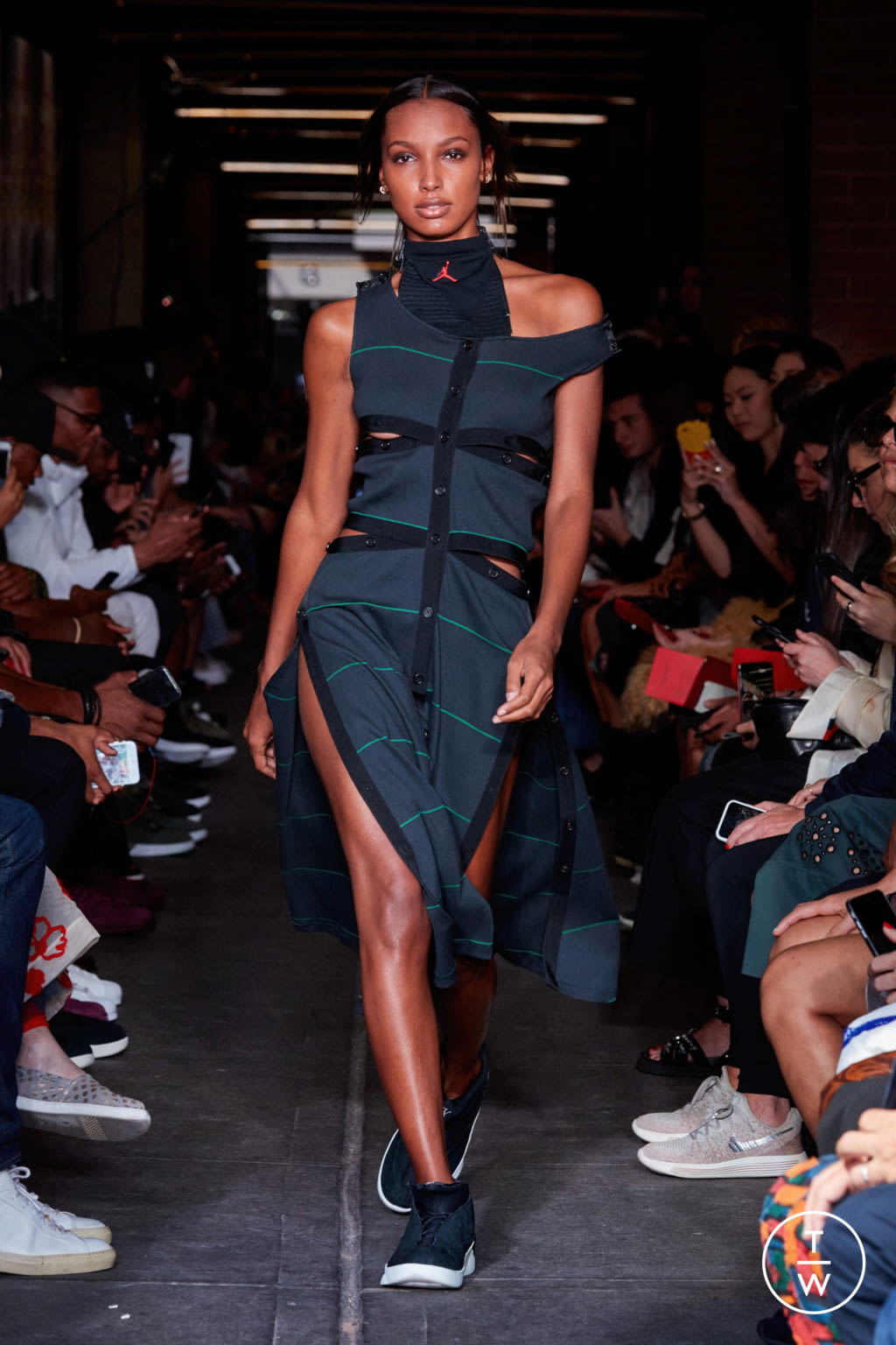 Fashion Week New York Spring/Summer 2018 look 32 from the Public School collection womenswear