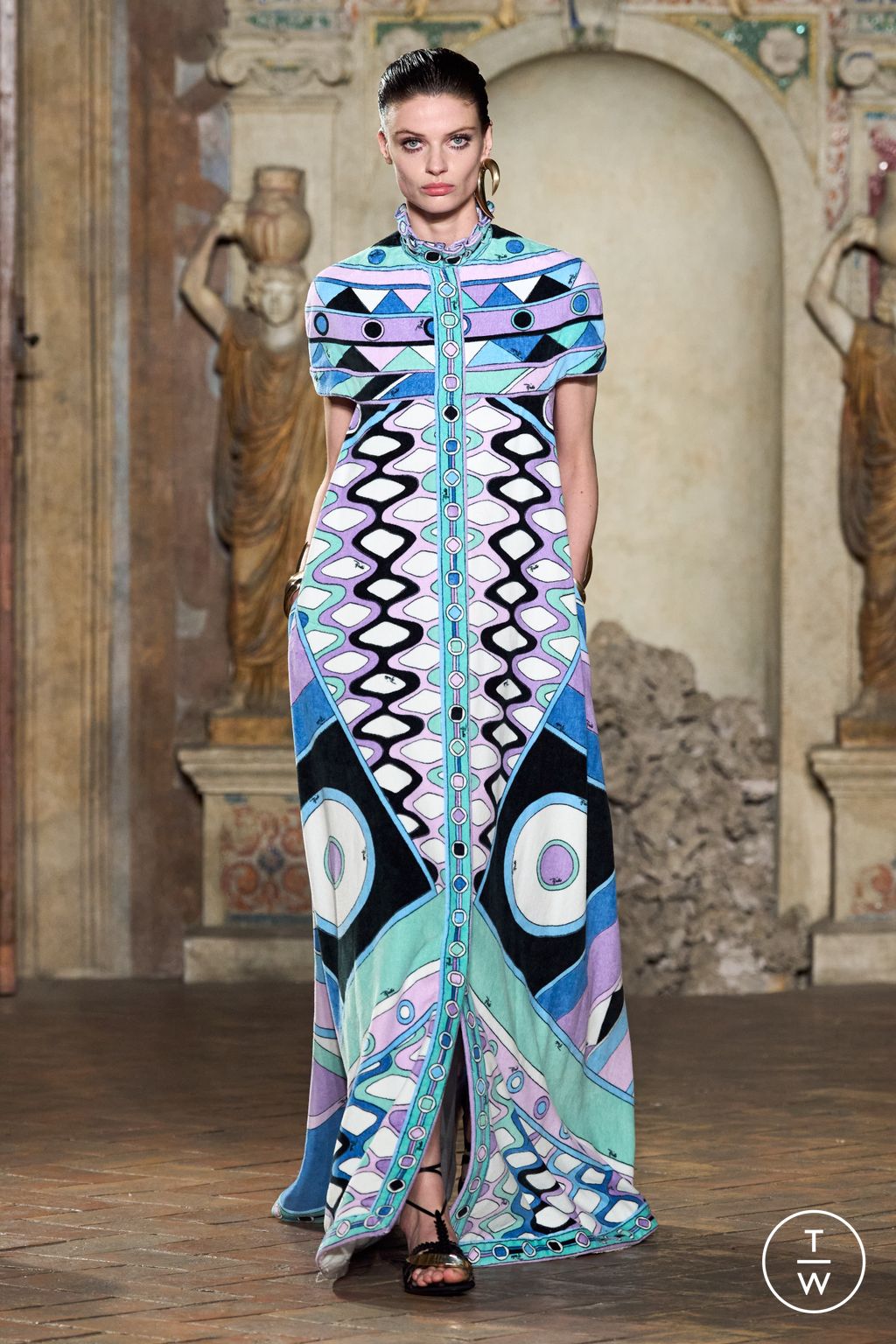 Fashion Week Milan Spring/Summer 2024 look 33 from the Pucci collection 女装