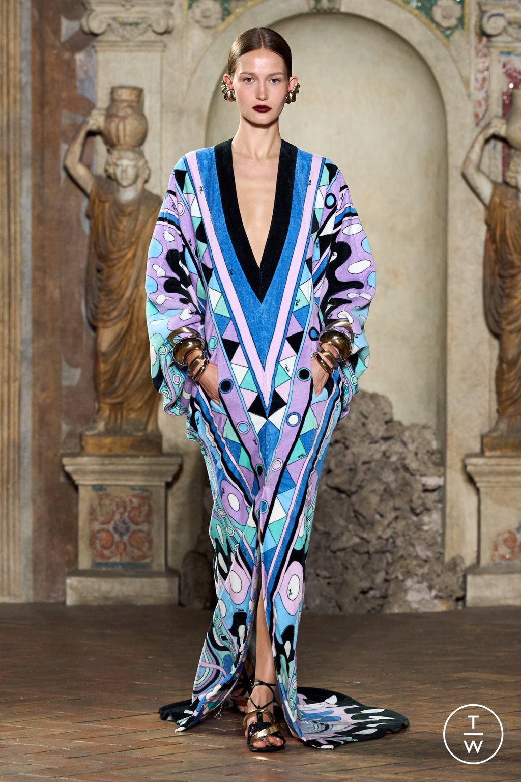 Fashion Week Milan Spring/Summer 2024 look 39 from the Pucci collection womenswear
