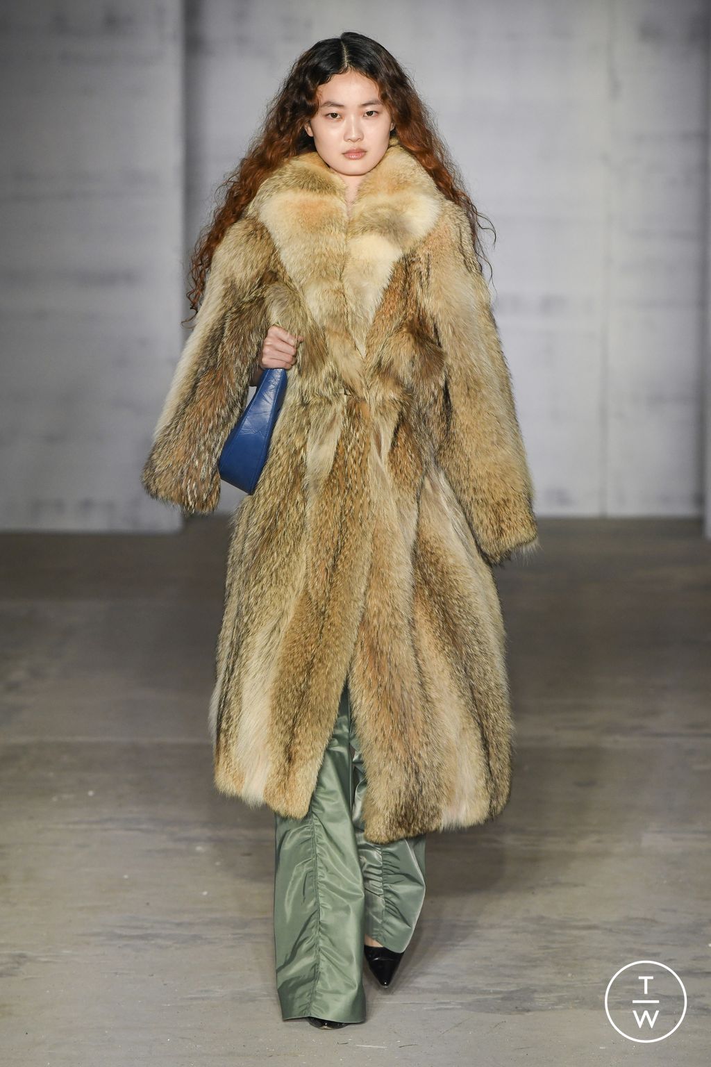 Fashion Week New York Fall/Winter 2024 look 3 de la collection Puppets and Puppets womenswear