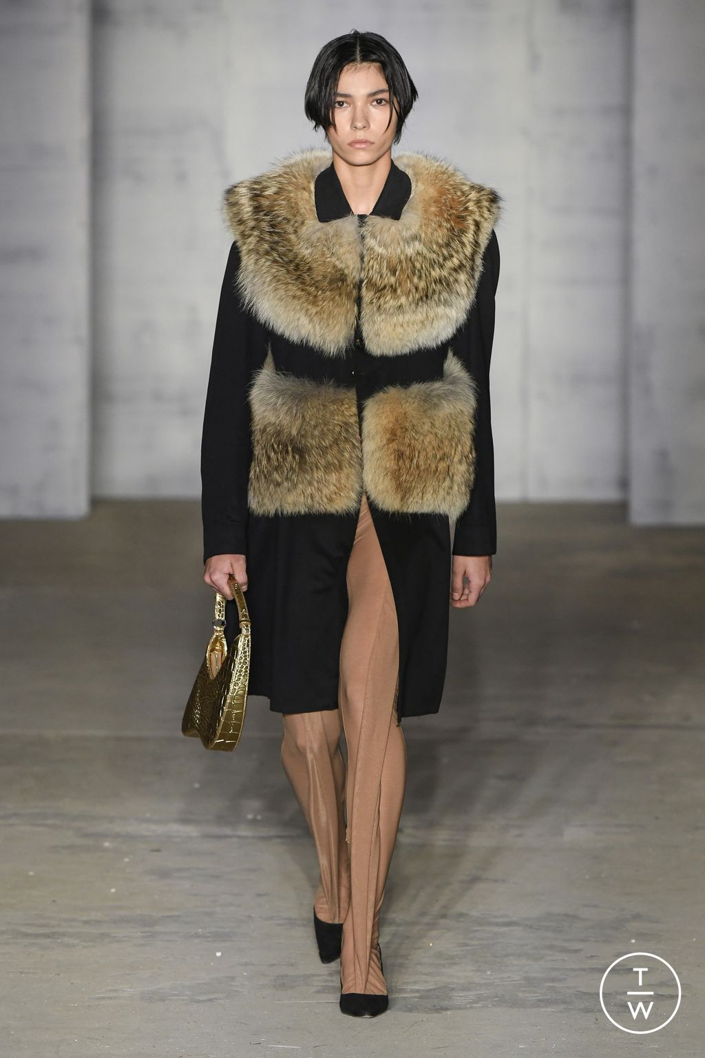 Fashion Week New York Fall/Winter 2024 look 10 from the Puppets and Puppets collection 女装