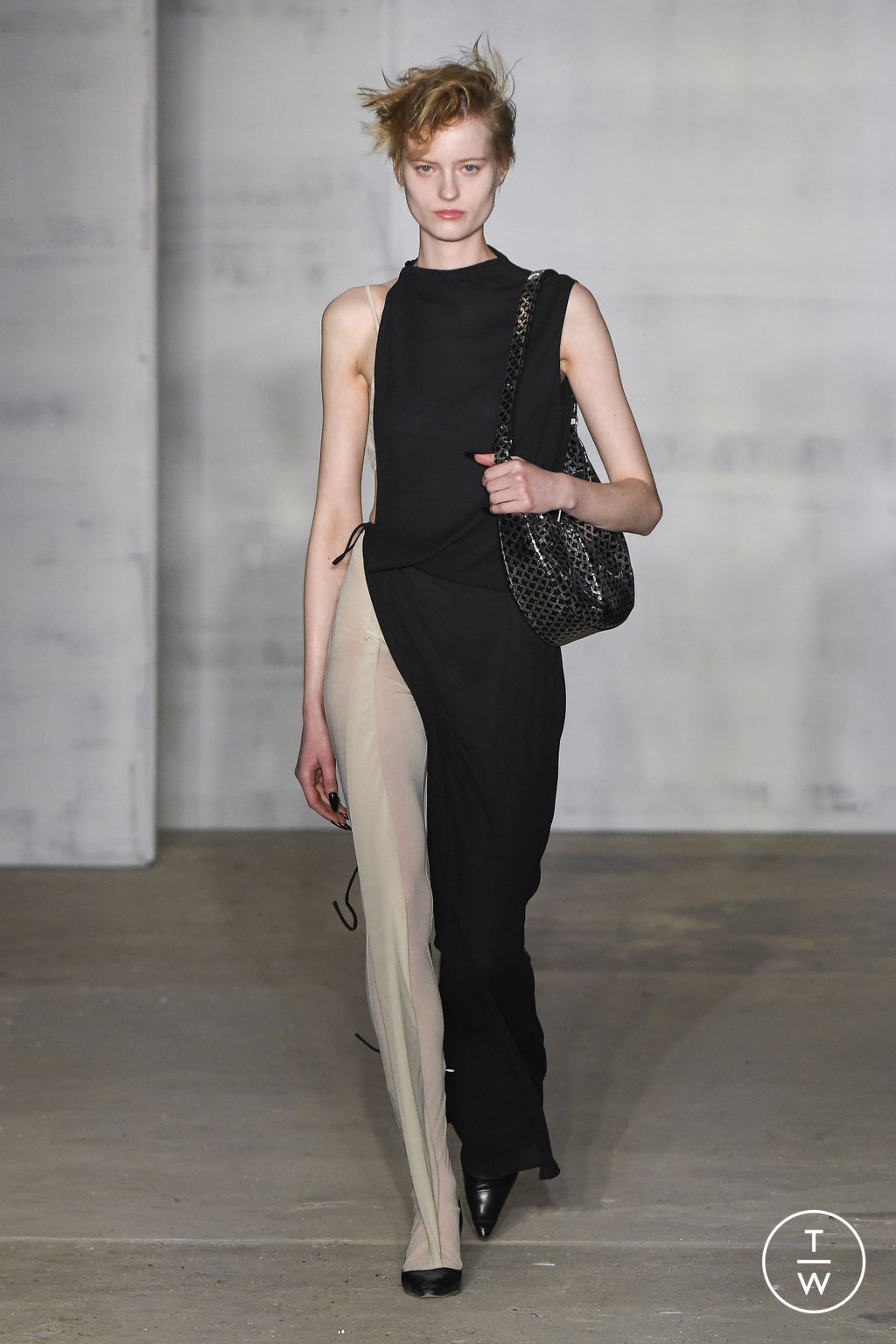 Fashion Week New York Fall/Winter 2024 look 15 from the Puppets and Puppets collection 女装