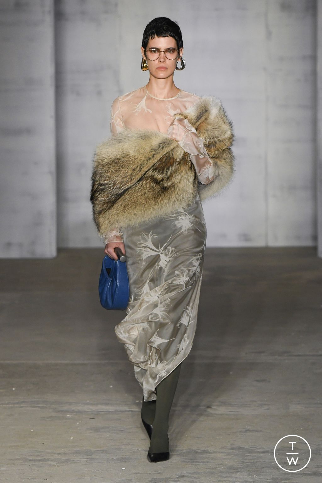 Fashion Week New York Fall/Winter 2024 look 19 de la collection Puppets and Puppets womenswear