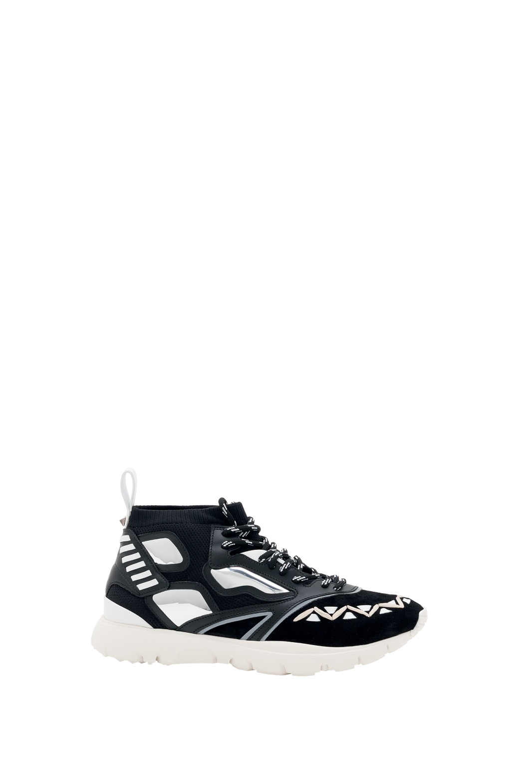 Fashion Week Paris Spring/Summer 2018 look 18 from the Valentino collection menswear accessories