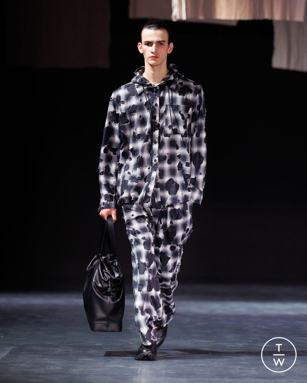 Fashion Week Milan Fall/Winter 2026 look 17 from the Qasimi collection menswear
