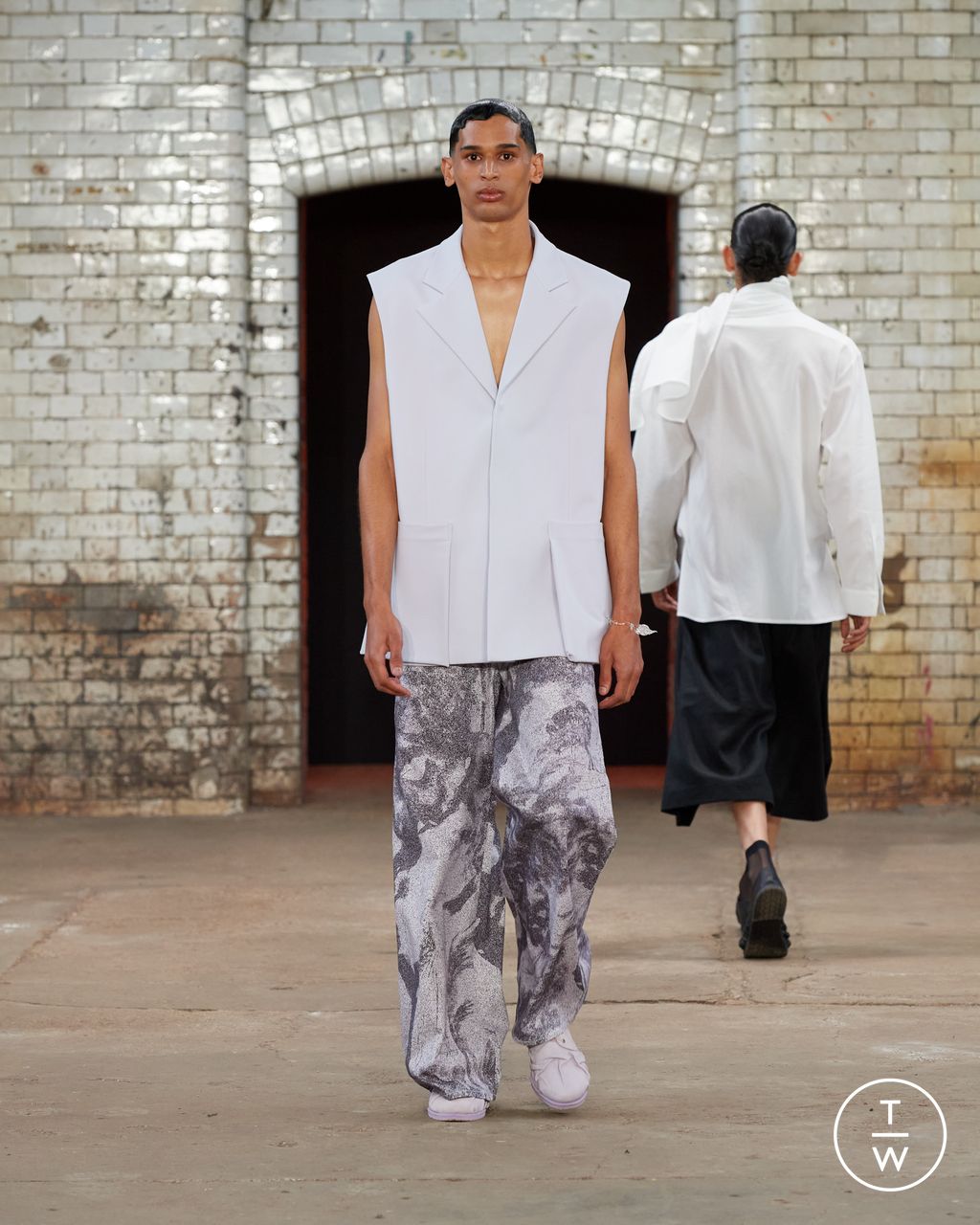 Fashion Week London Spring-Summer 2025 look 24 from the Qasimi collection 男装