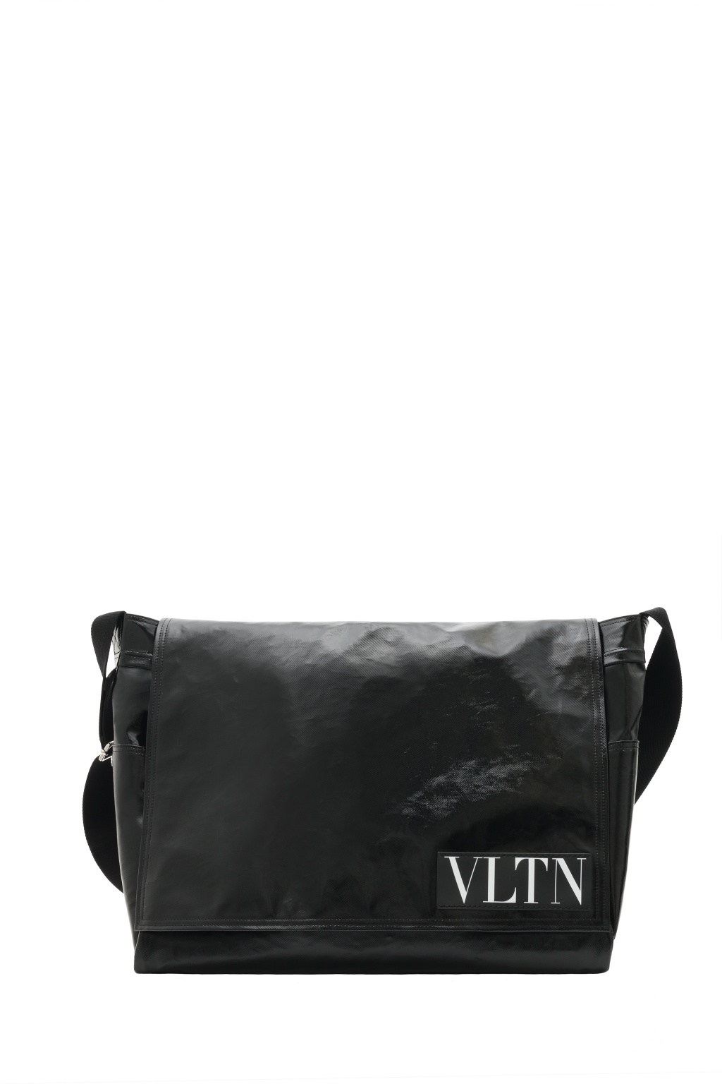 Fashion Week Paris Fall/Winter 2018 look 13 from the Valentino collection menswear accessories