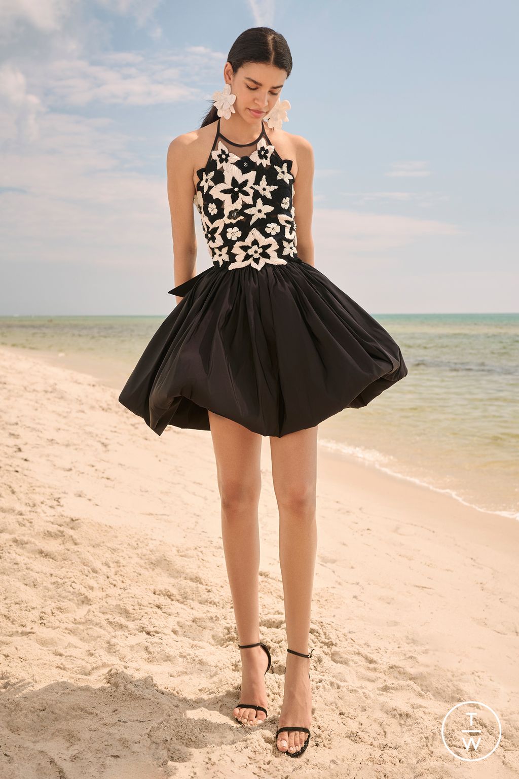 Fashion Week New York Resort 2024 look 16 from the Naeem Khan collection 女装