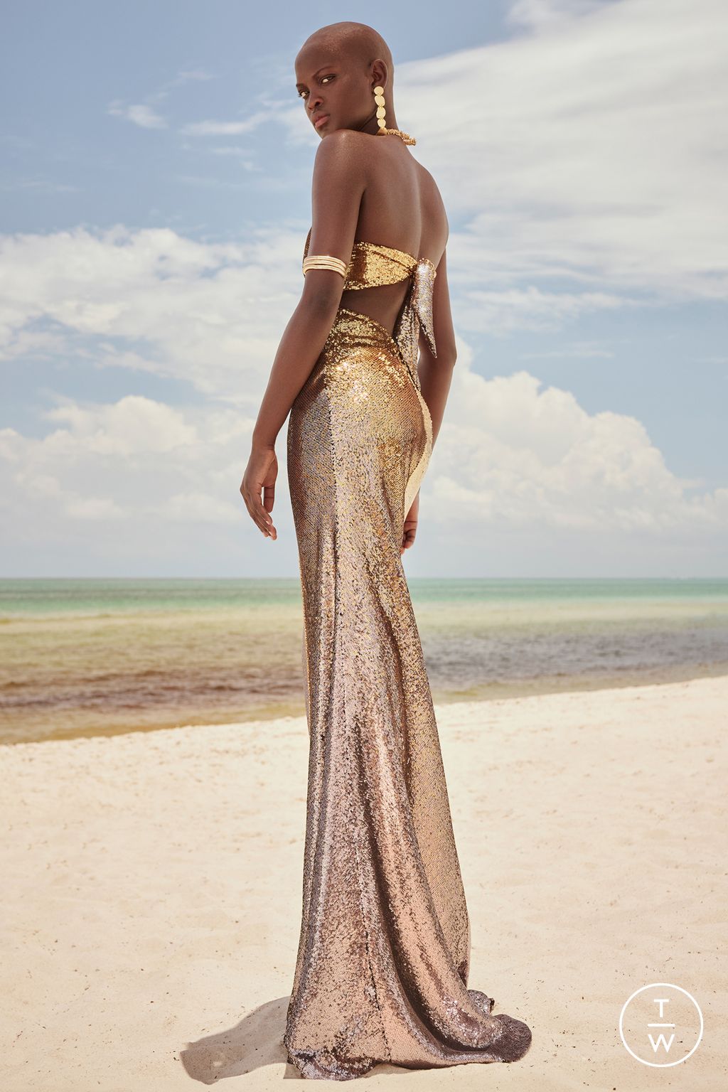 Fashion Week New York Resort 2024 look 33 from the Naeem Khan collection womenswear