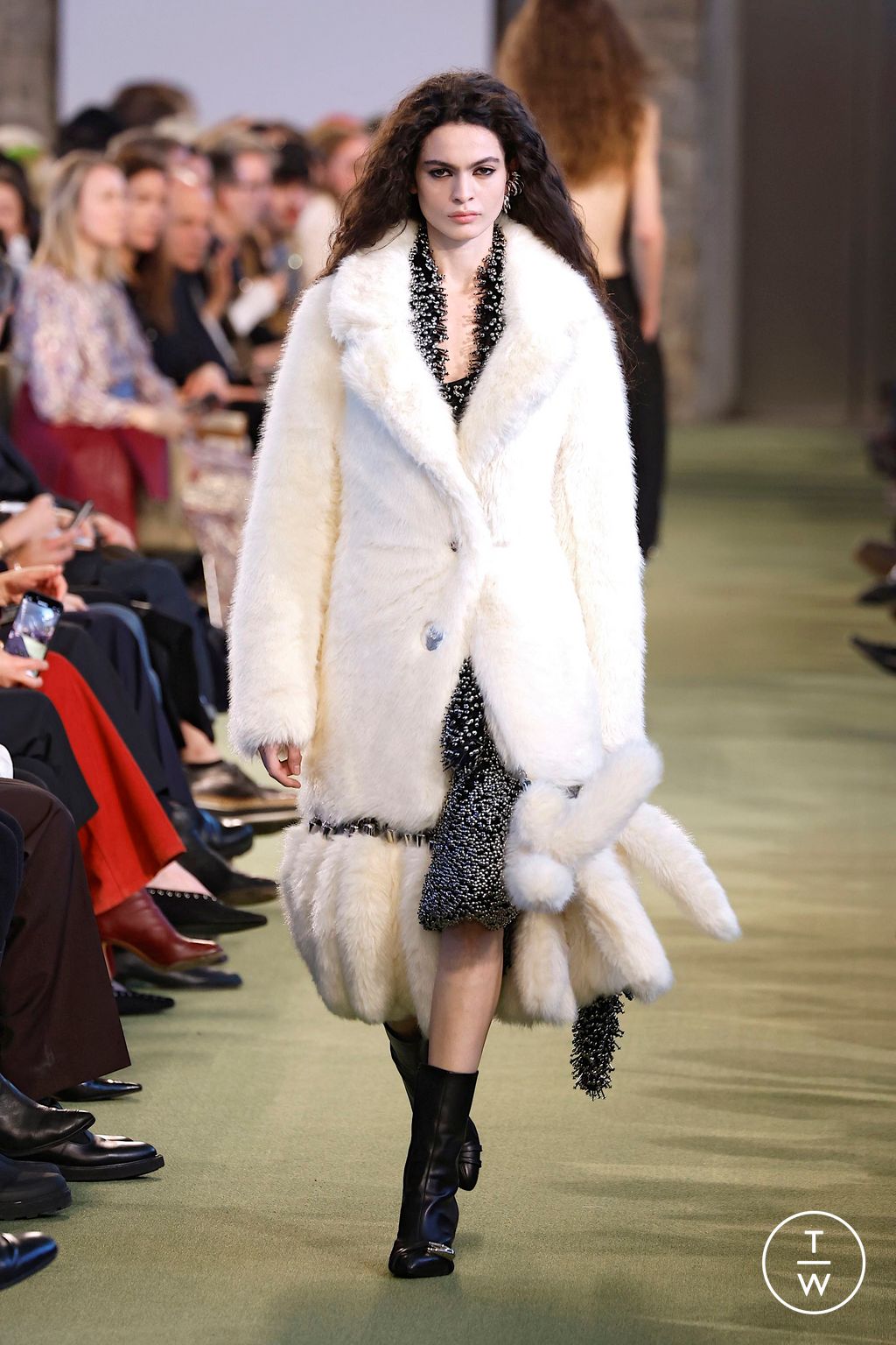Fashion Week Paris Fall/Winter 2025 look 11 from the Rabanne collection womenswear