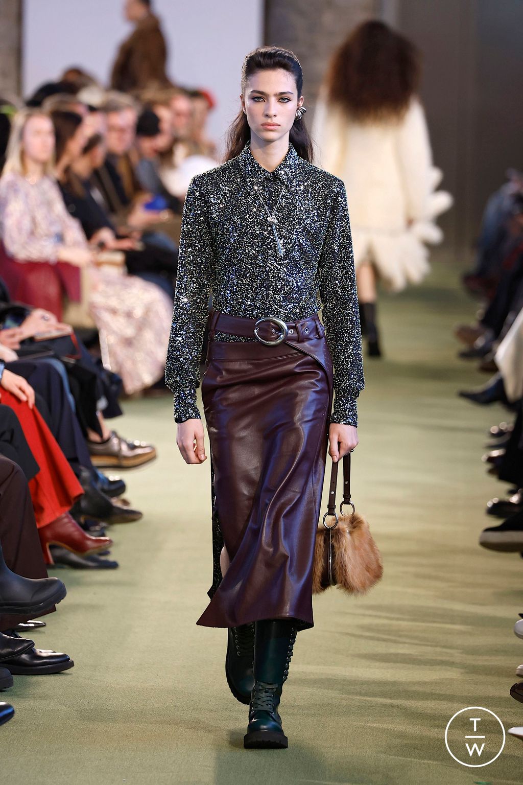 Fashion Week Paris Fall/Winter 2025 look 16 from the Rabanne collection 女装