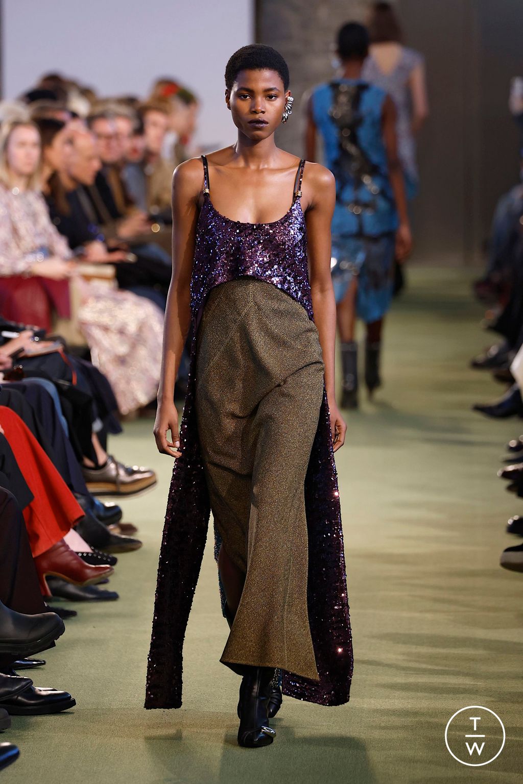 Fashion Week Paris Fall/Winter 2025 look 24 from the Rabanne collection womenswear