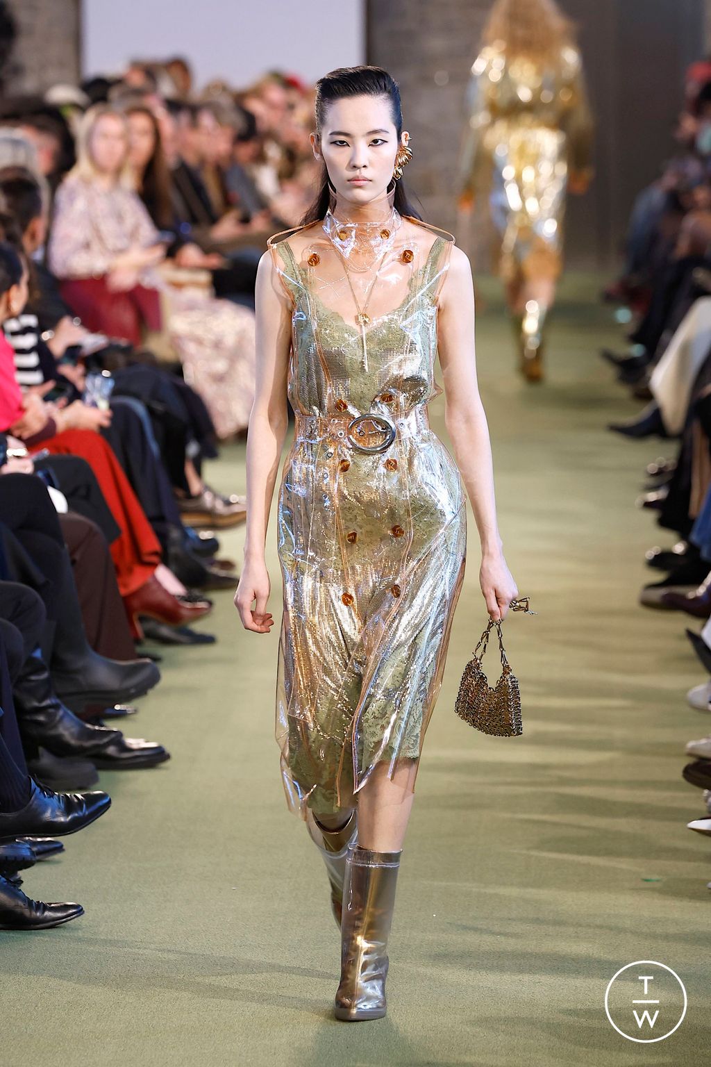 Fashion Week Paris Fall/Winter 2025 look 33 from the Rabanne collection 女装