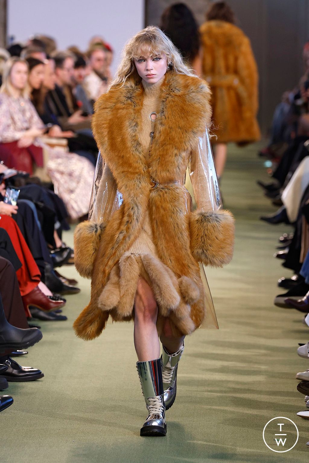 Fashion Week Paris Fall/Winter 2025 look 34 from the Rabanne collection womenswear