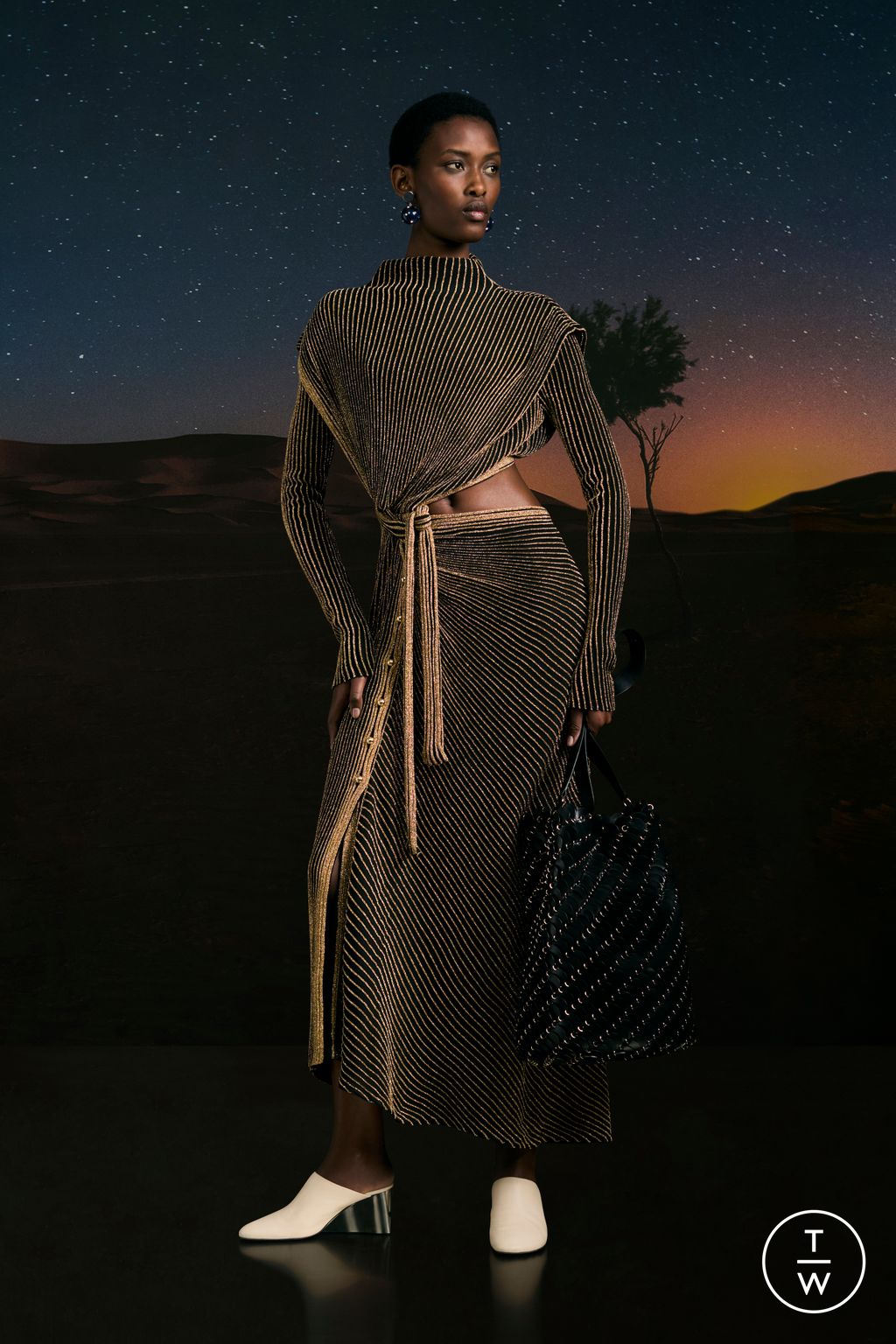 Fashion Week Paris Pre-Fall 2024 look 22 from the Rabanne collection 女装