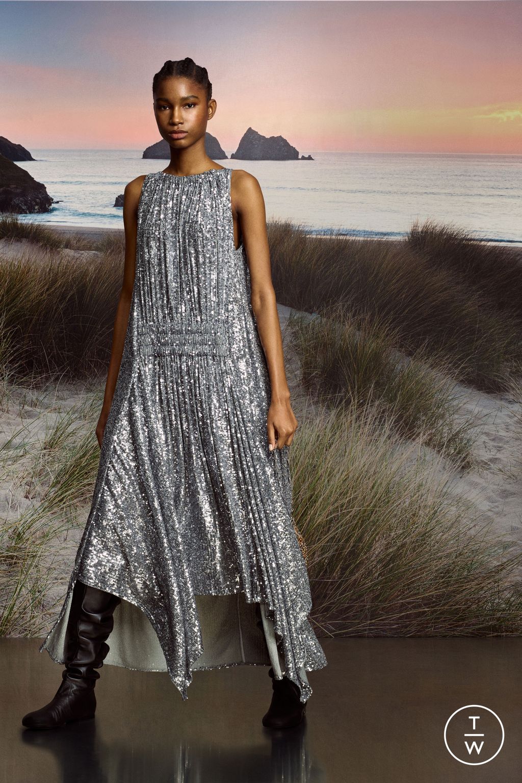 Fashion Week Paris Pre-Fall 2025 look 19 from the Rabanne collection 女装