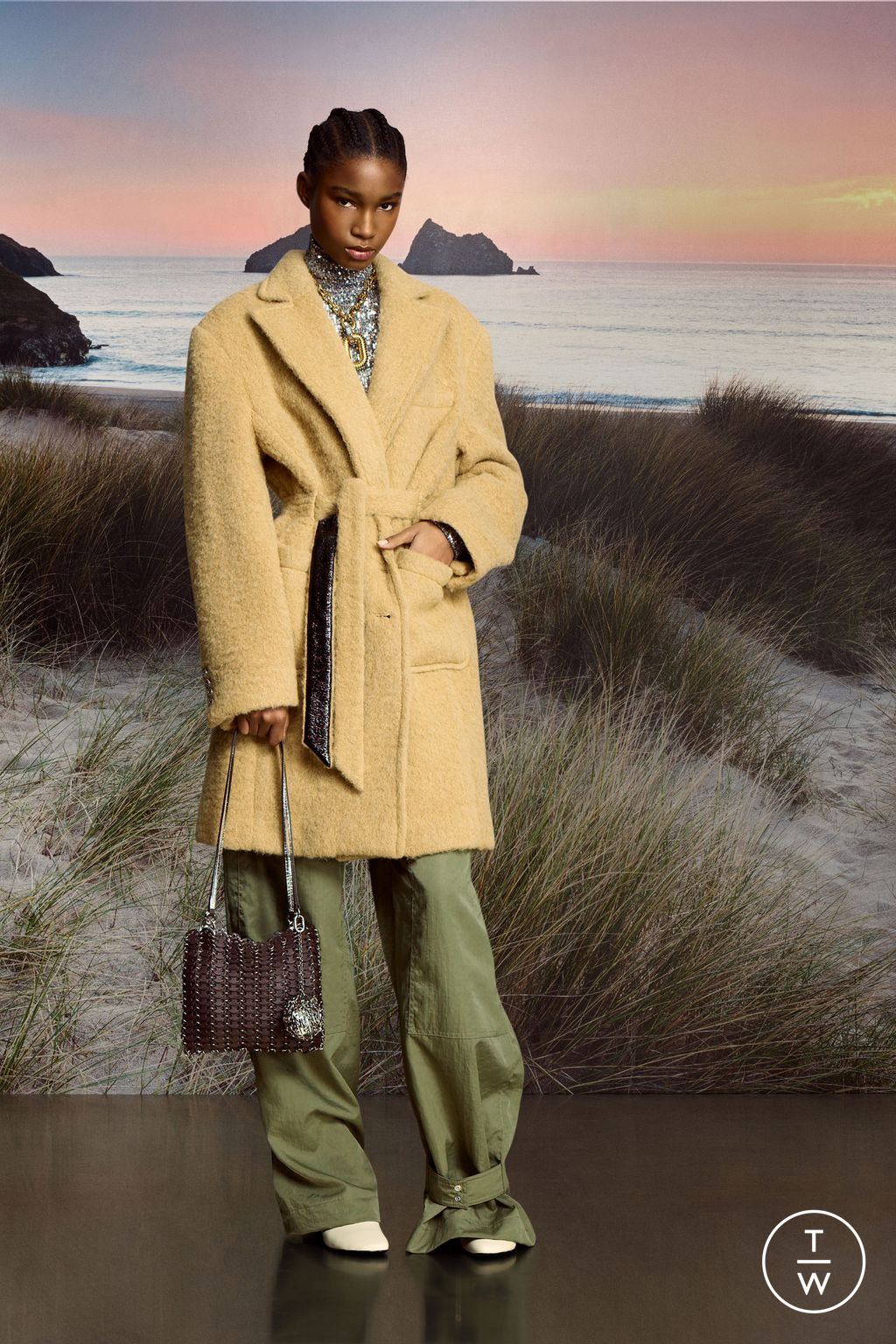 Fashion Week Paris Pre-Fall 2025 look 6 from the Rabanne collection 女装
