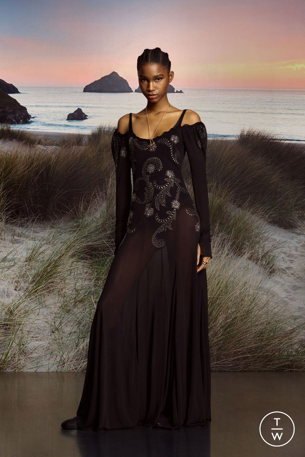 Fashion Week Paris Pre-Fall 2025 look 8 from the Rabanne collection 女装