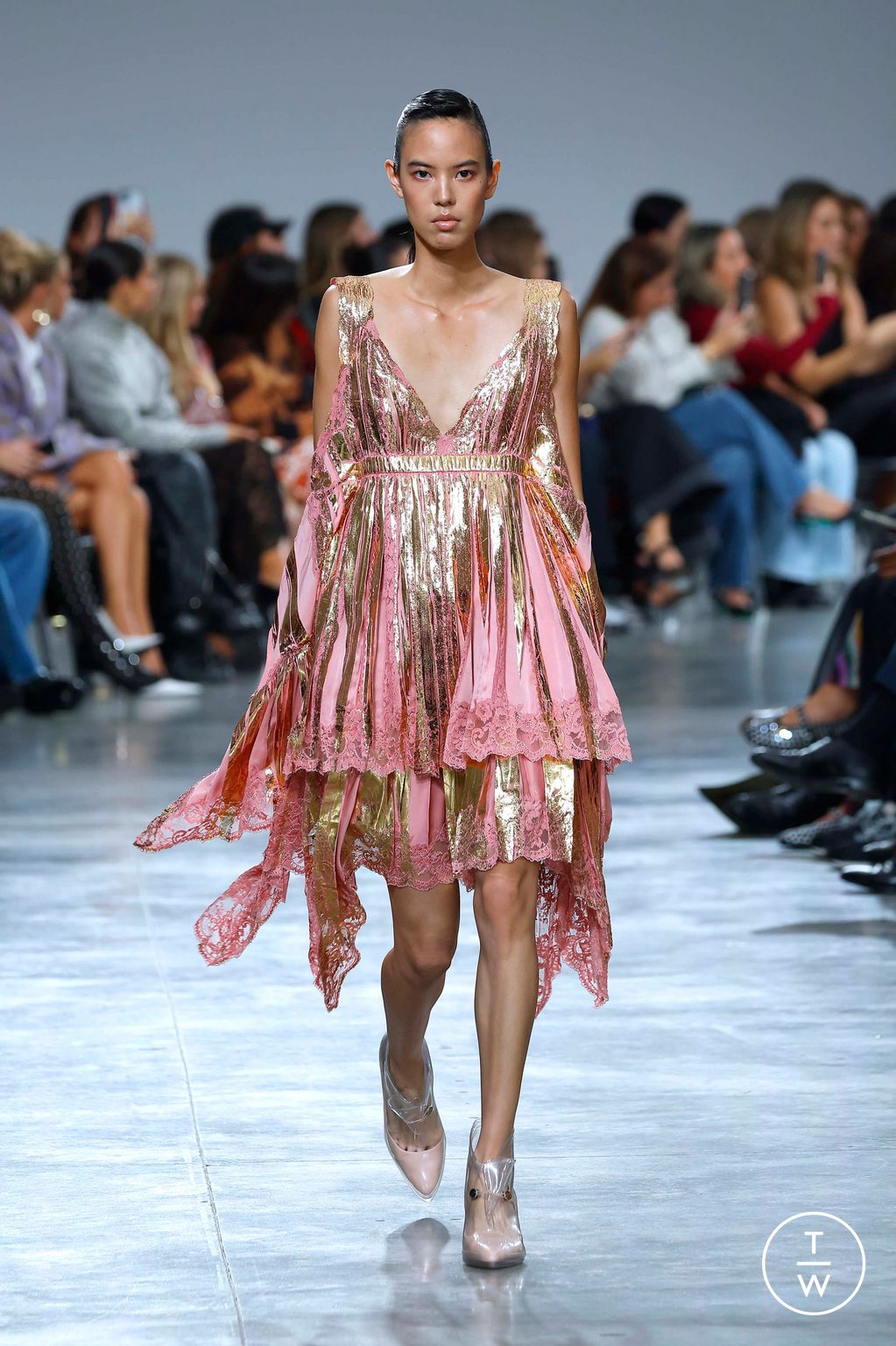 Fashion Week Paris Spring/Summer 2025 look 15 from the Rabanne collection womenswear