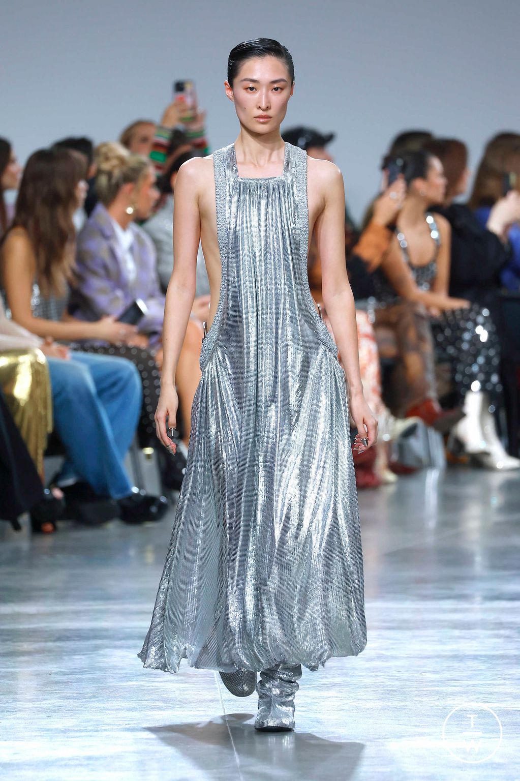 Fashion Week Paris Spring/Summer 2025 look 21 from the Rabanne collection womenswear