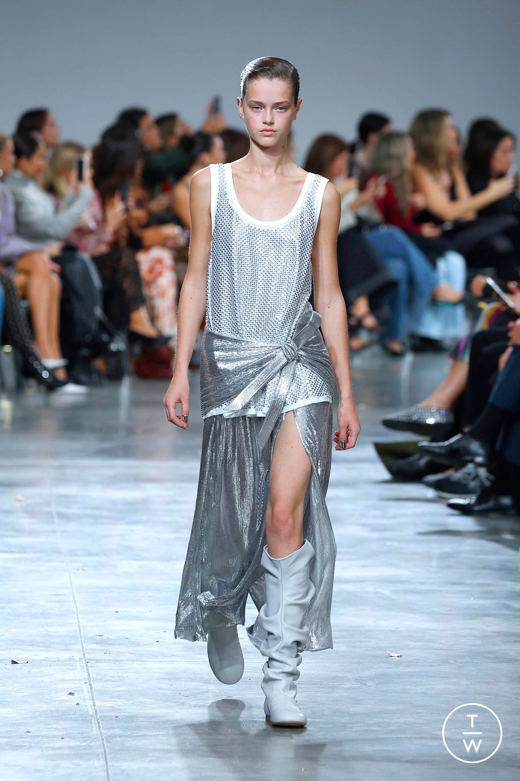 Fashion Week Paris Spring/Summer 2025 look 25 from the Rabanne collection womenswear