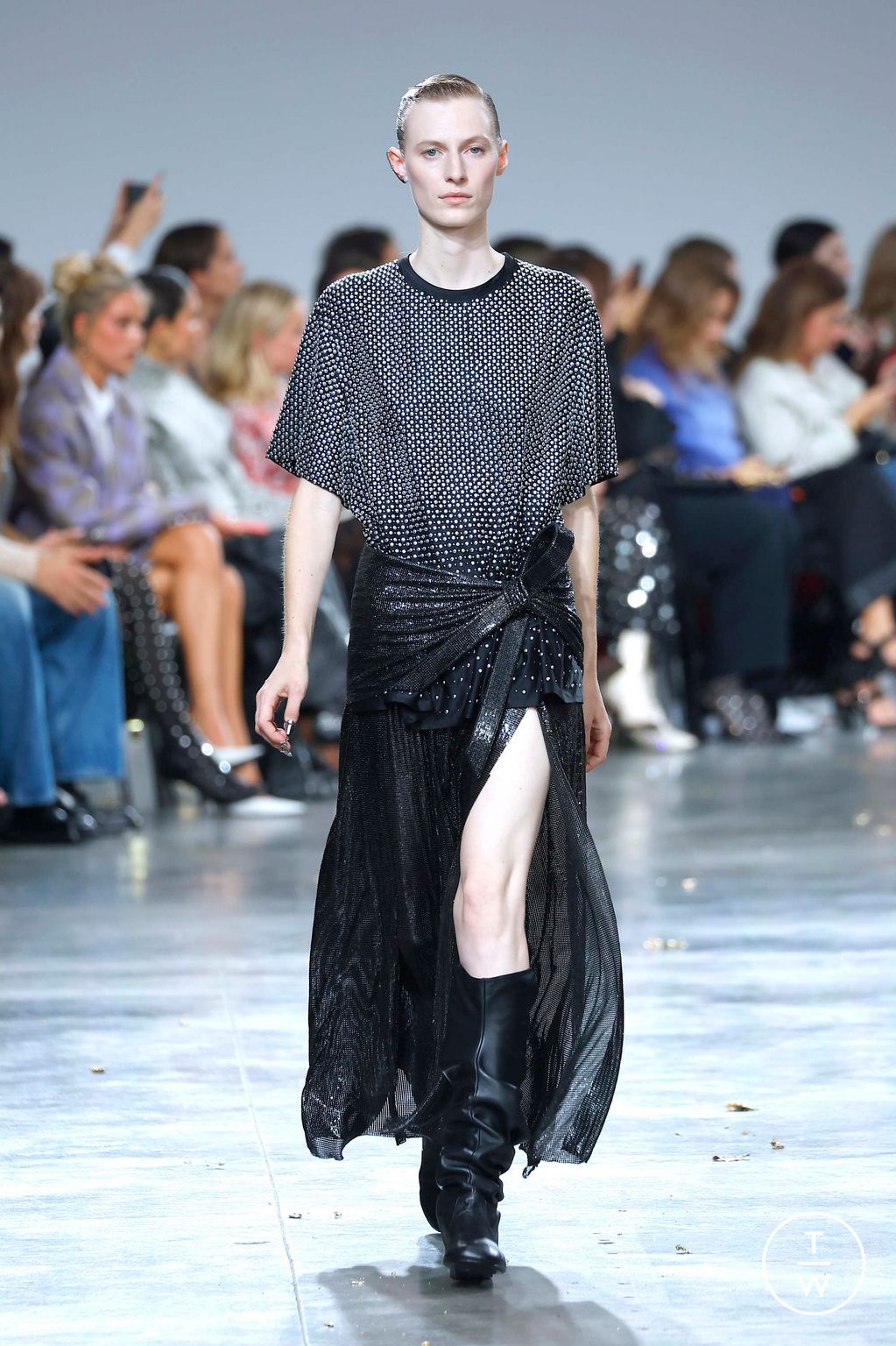Fashion Week Paris Spring/Summer 2025 look 31 from the Rabanne collection womenswear