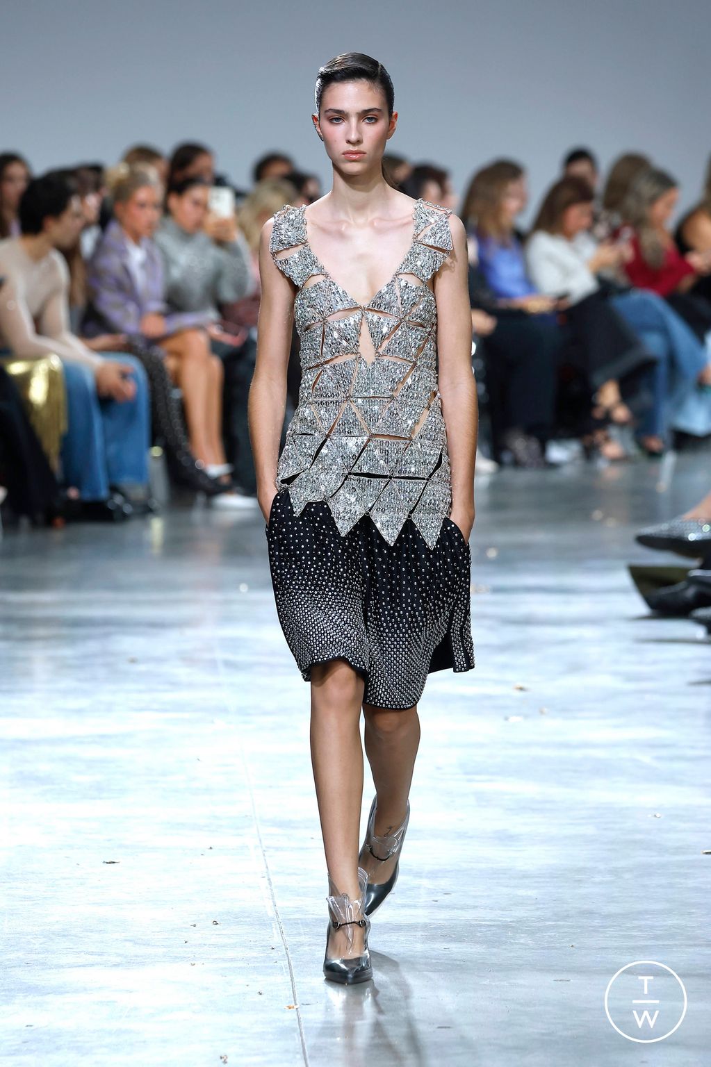 Fashion Week Paris Spring/Summer 2025 look 33 from the Rabanne collection womenswear