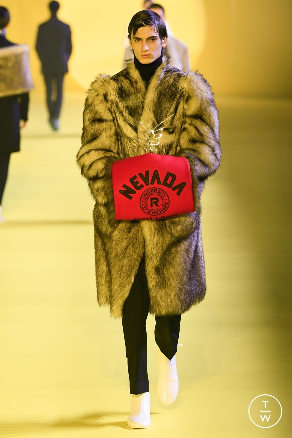 Fashion Week Paris Fall/Winter 2020 look 15 de la collection Raf Simons menswear