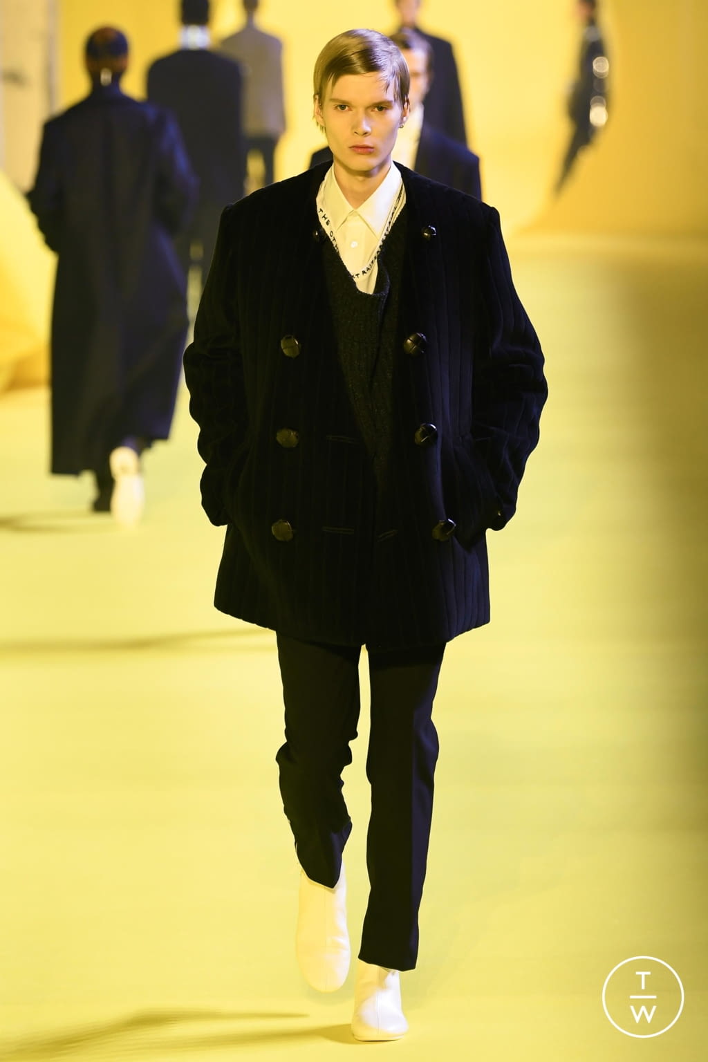 Fashion Week Paris Fall/Winter 2020 look 43 from the Raf Simons collection 男装