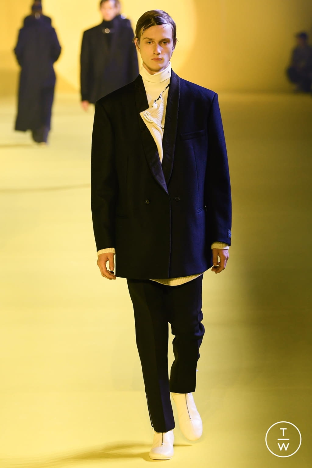 Fashion Week Paris Fall/Winter 2020 look 44 from the Raf Simons collection menswear