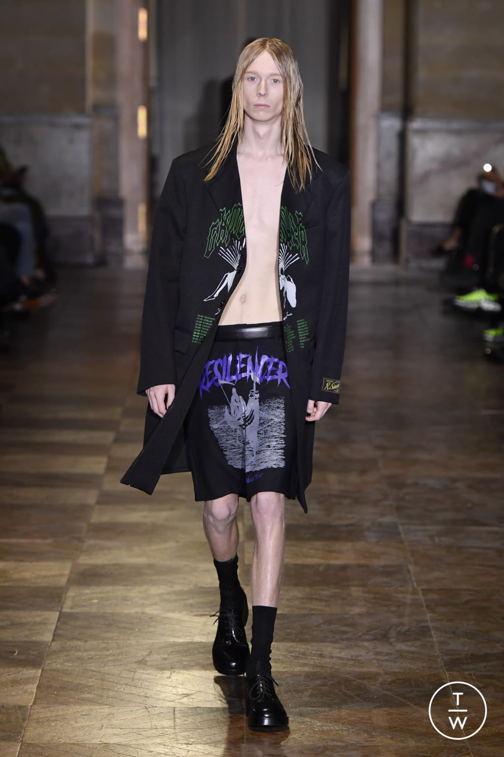 Fashion Week Paris Spring/Summer 2022 look 1 from the Raf Simons collection 女装