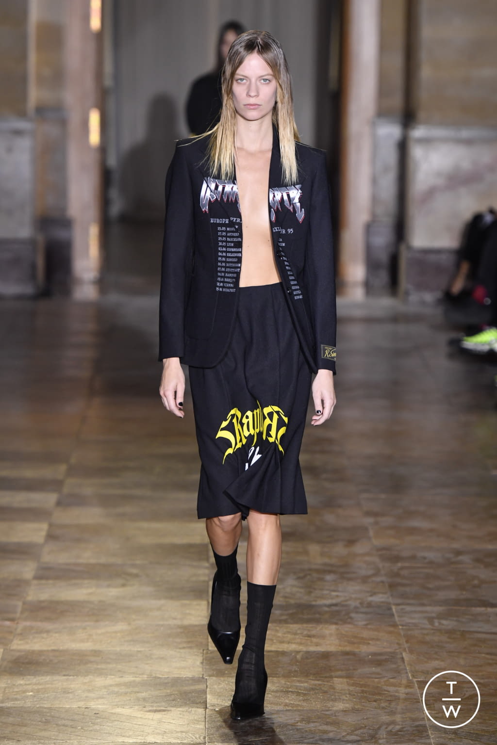 Fashion Week Paris Spring/Summer 2022 look 3 from the Raf Simons collection womenswear