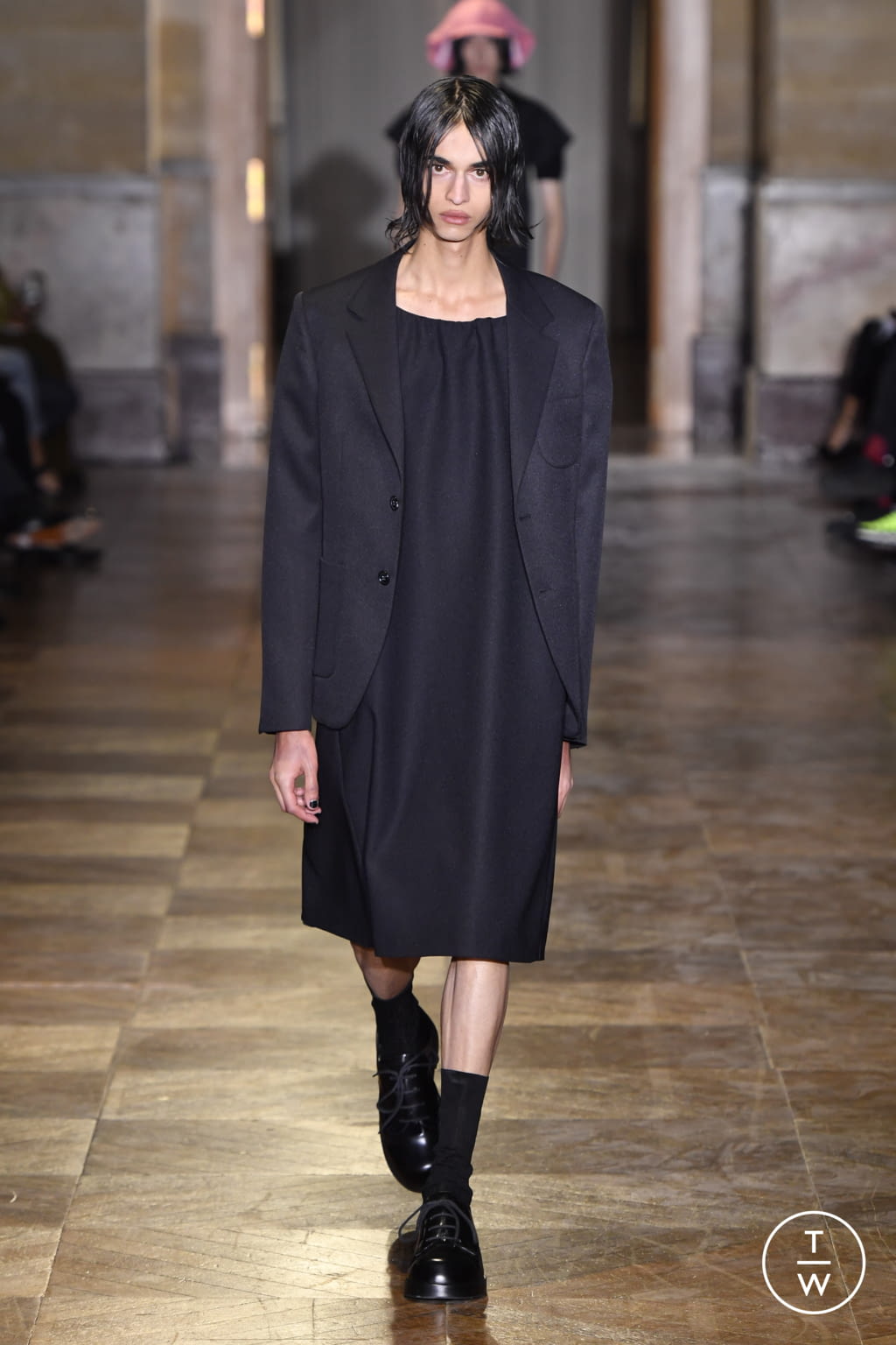 Fashion Week Paris Spring/Summer 2022 look 6 from the Raf Simons collection 女装