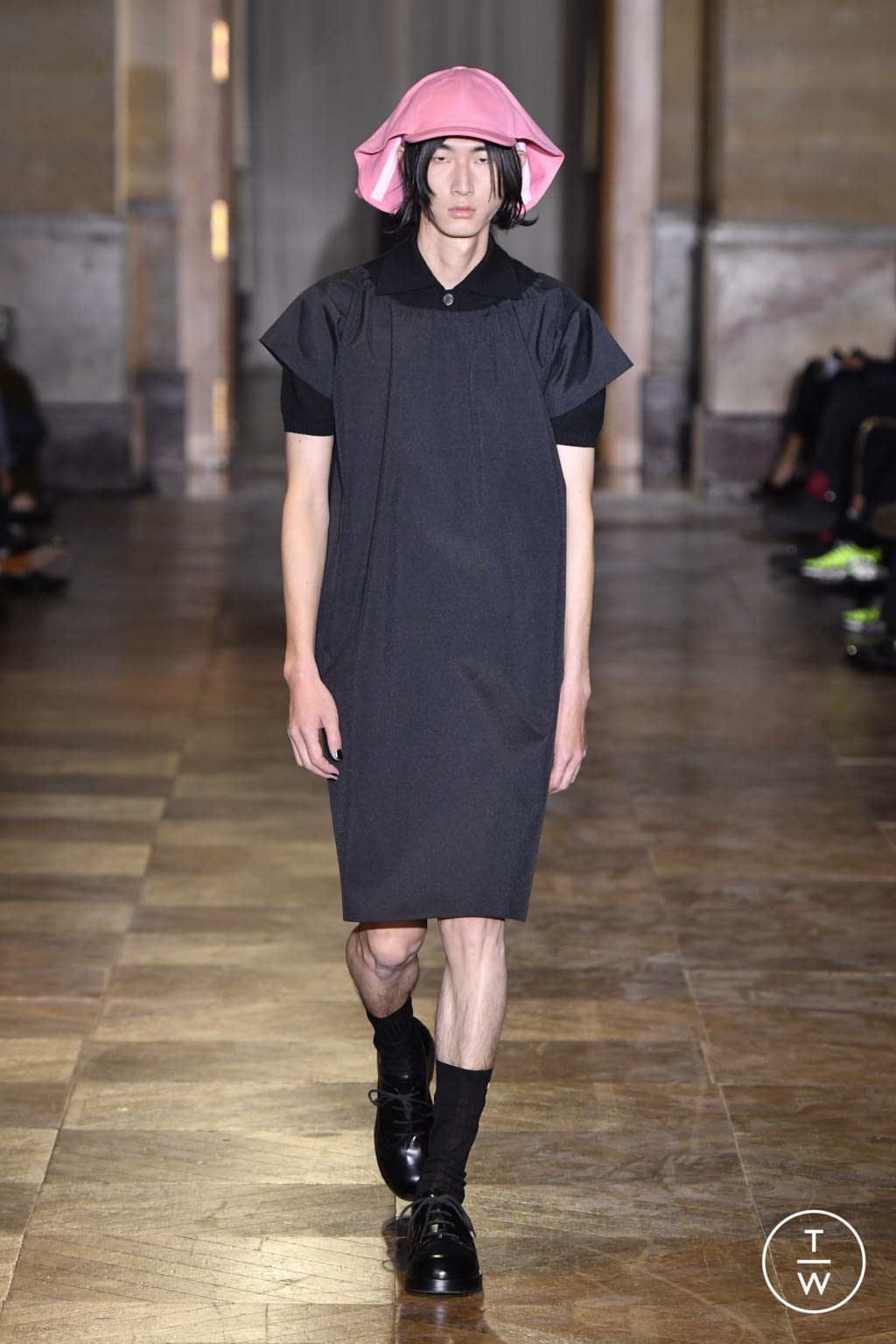 Fashion Week Paris Spring/Summer 2022 look 7 from the Raf Simons collection womenswear