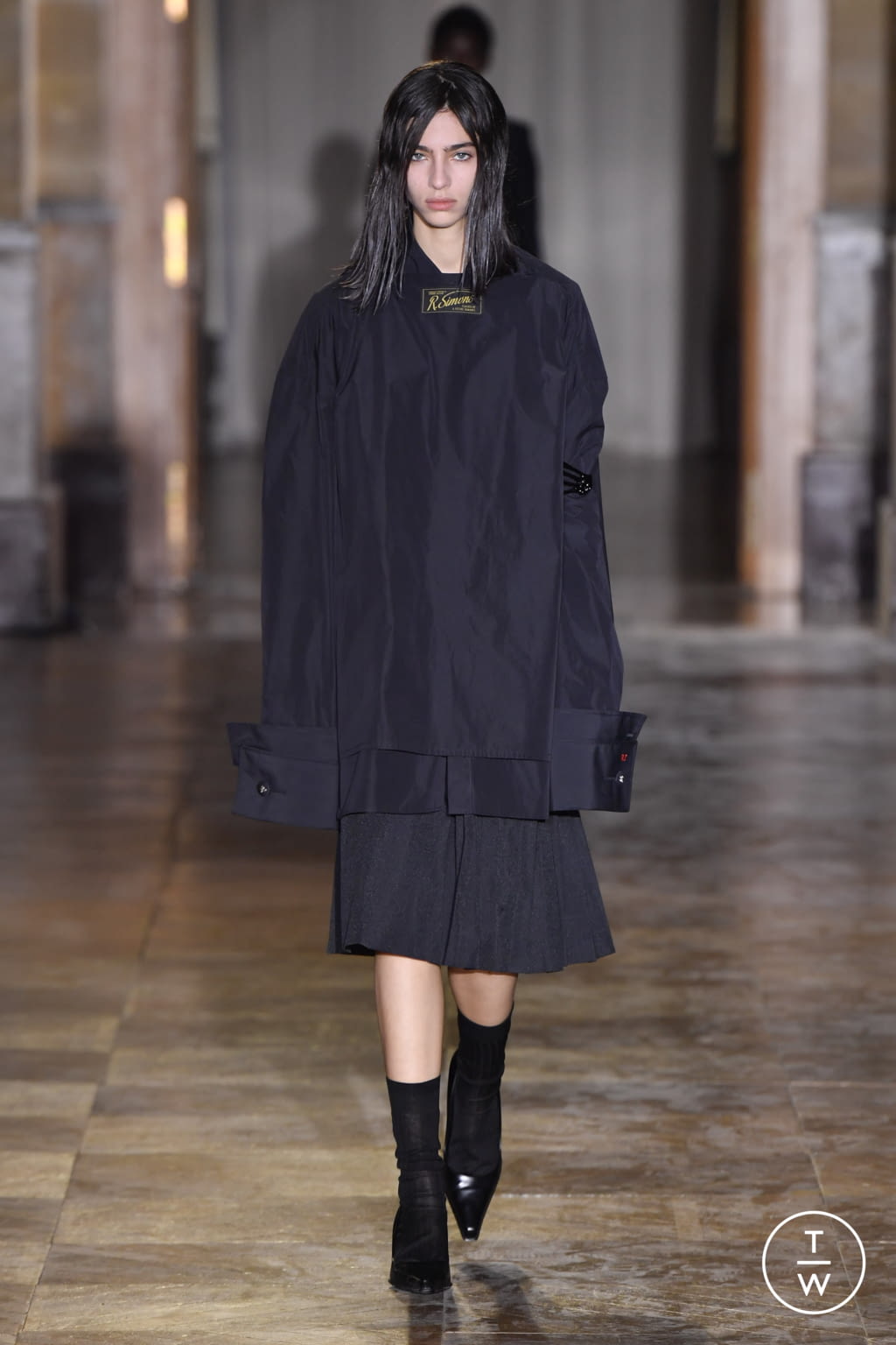 Fashion Week Paris Spring/Summer 2022 look 8 from the Raf Simons collection 女装