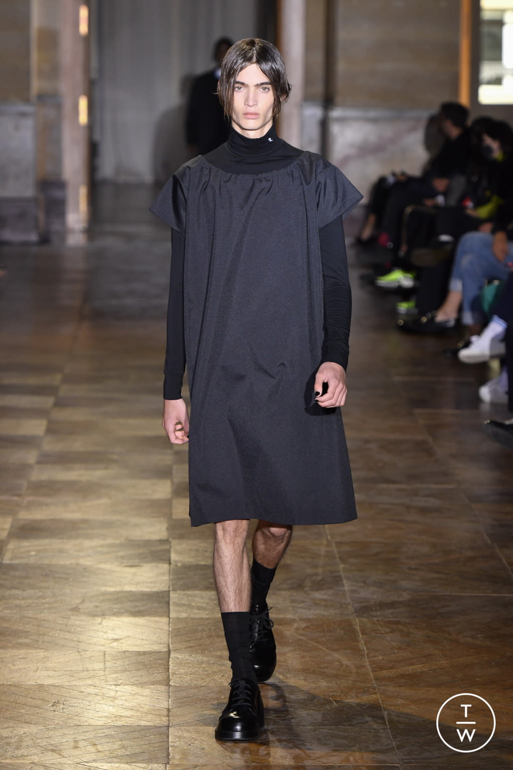 Fashion Week Paris Spring/Summer 2022 look 11 from the Raf Simons collection womenswear