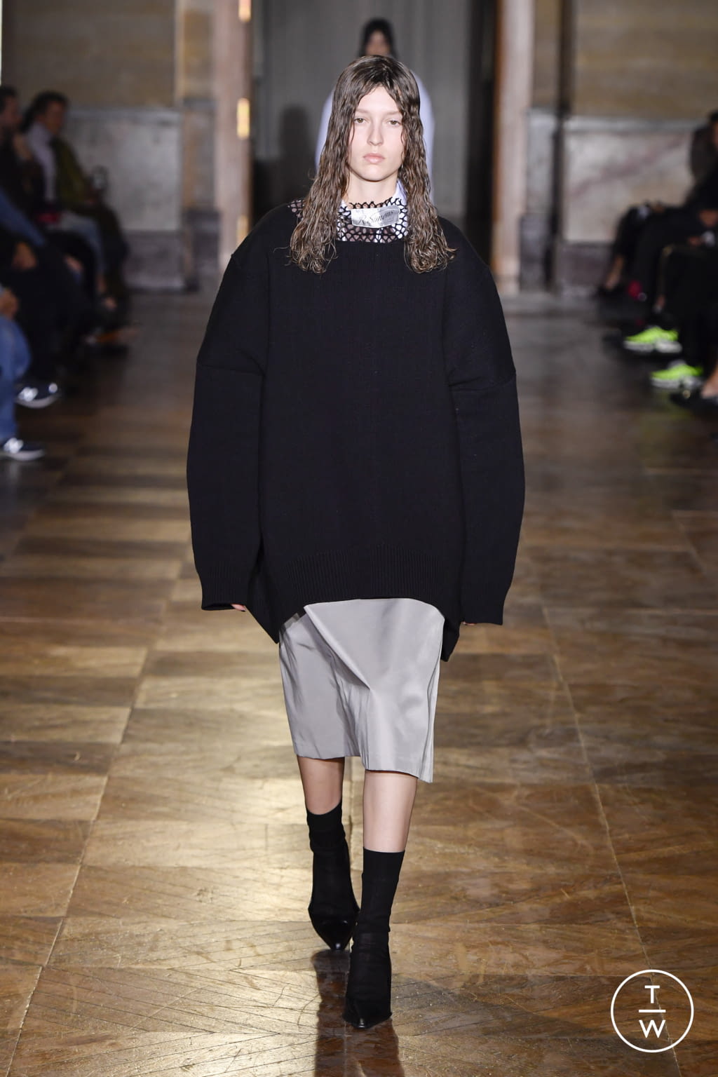 Fashion Week Paris Spring/Summer 2022 look 13 from the Raf Simons collection 女装