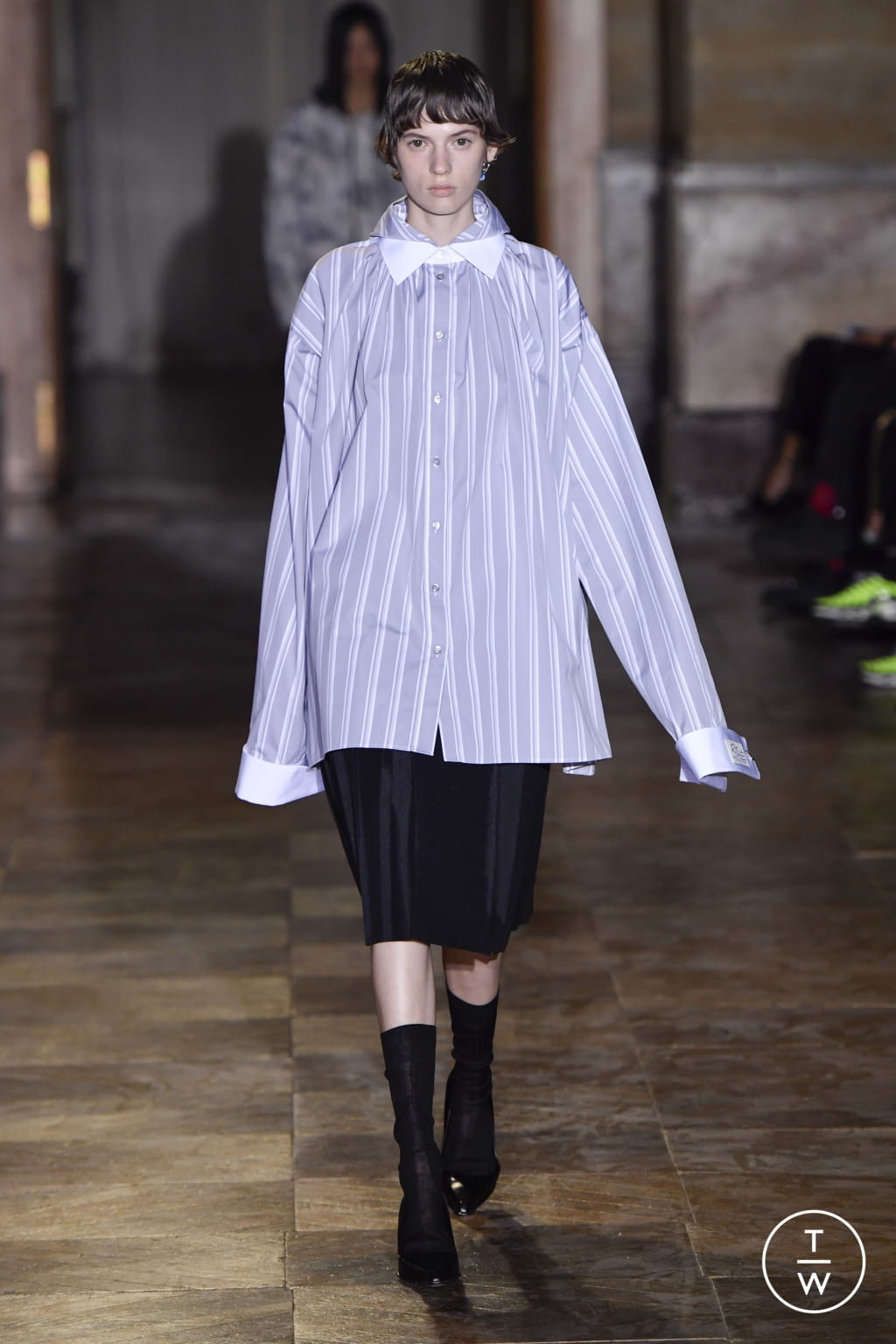Fashion Week Paris Spring/Summer 2022 look 18 from the Raf Simons collection womenswear