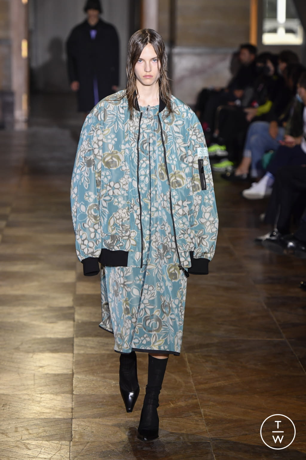 Fashion Week Paris Spring/Summer 2022 look 20 from the Raf Simons collection 女装