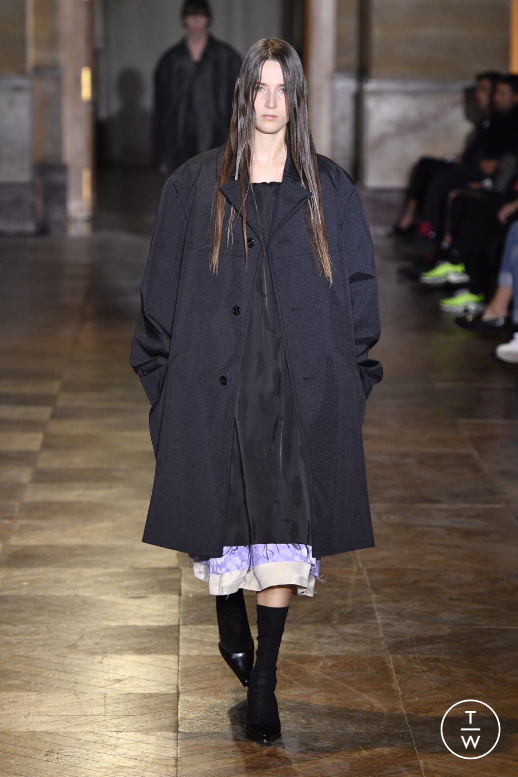 Fashion Week Paris Spring/Summer 2022 look 22 from the Raf Simons collection womenswear