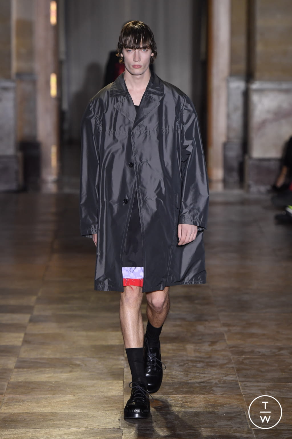 Fashion Week Paris Spring/Summer 2022 look 23 from the Raf Simons collection womenswear