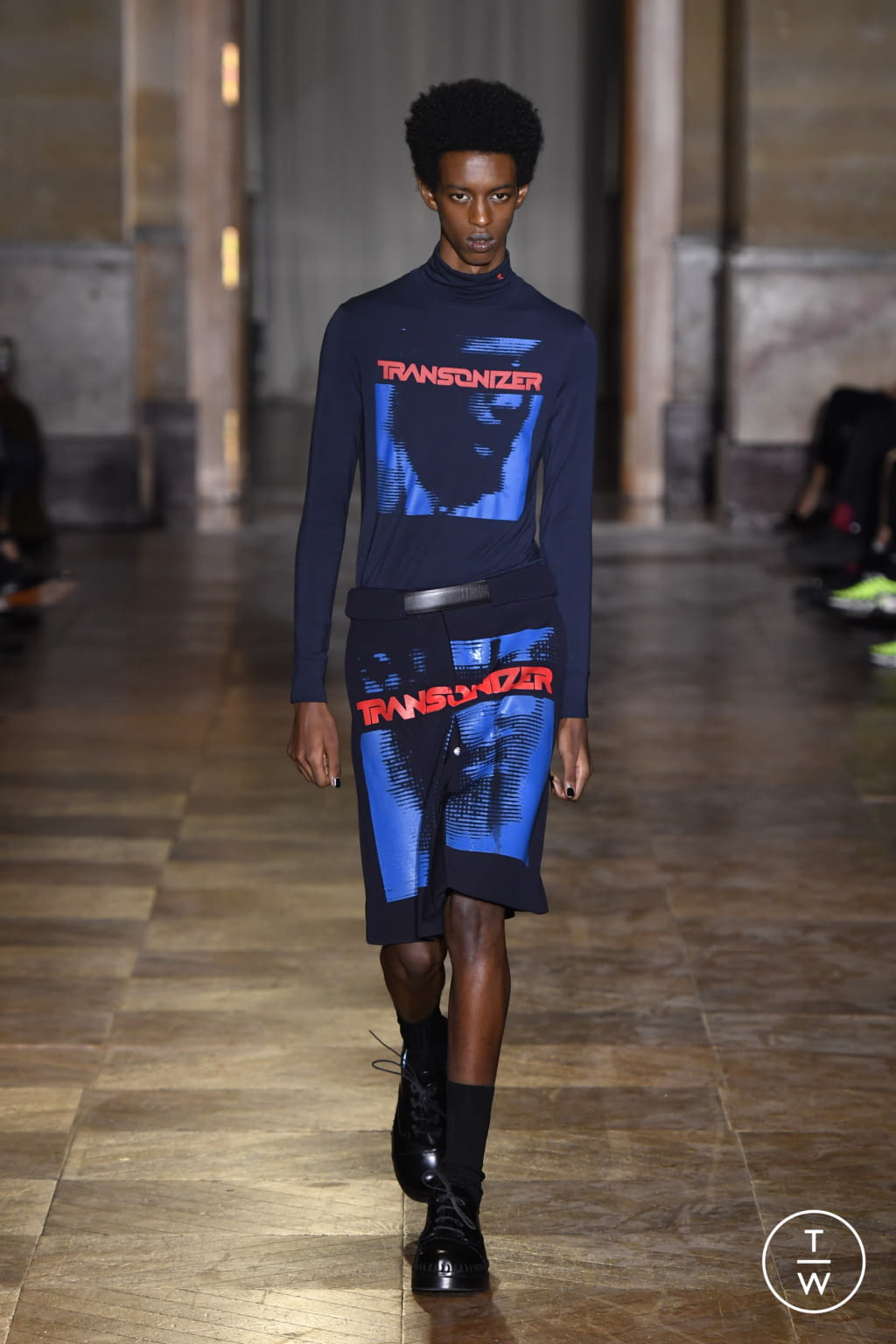 Fashion Week Paris Spring/Summer 2022 look 25 from the Raf Simons collection 女装