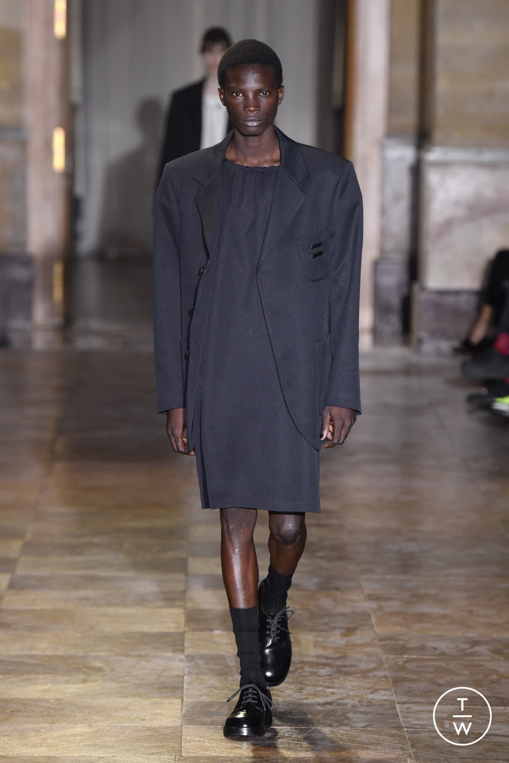 Fashion Week Paris Spring/Summer 2022 look 26 from the Raf Simons collection 女装