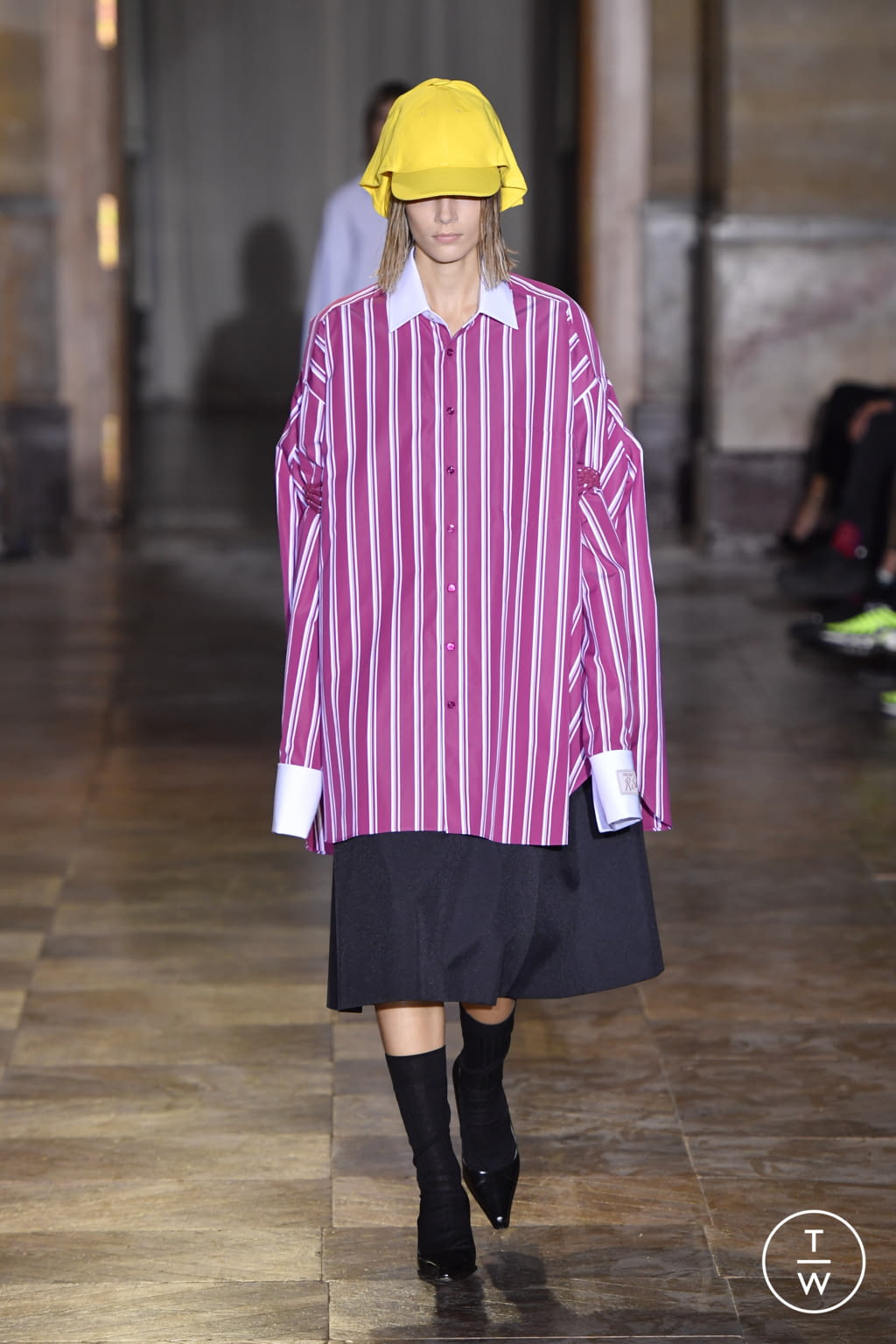 Fashion Week Paris Spring/Summer 2022 look 35 from the Raf Simons collection 女装