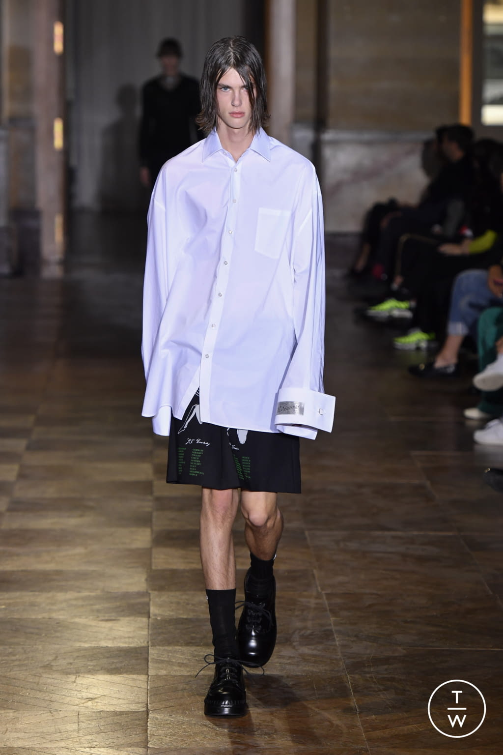 Fashion Week Paris Spring/Summer 2022 look 38 from the Raf Simons collection womenswear