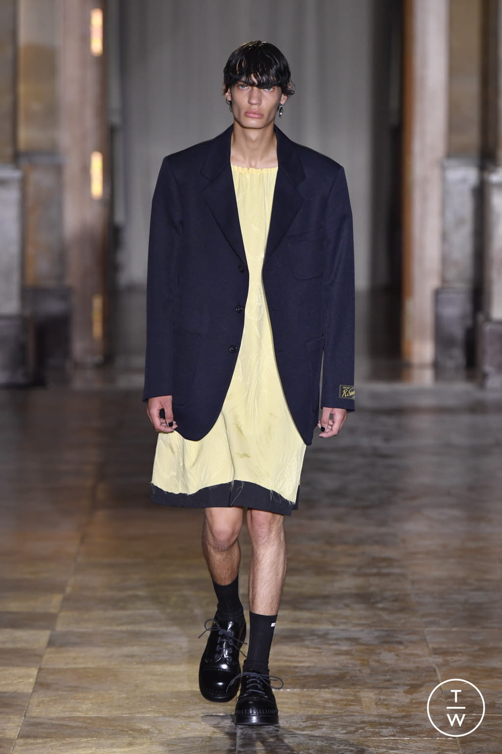 Fashion Week Paris Spring/Summer 2022 look 40 from the Raf Simons collection 女装