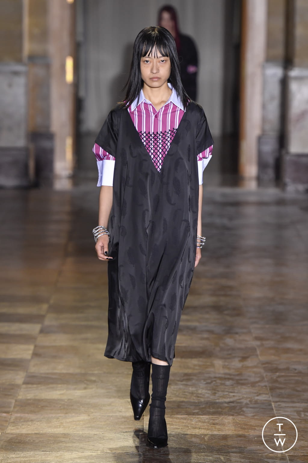 Fashion Week Paris Spring/Summer 2022 look 44 from the Raf Simons collection womenswear
